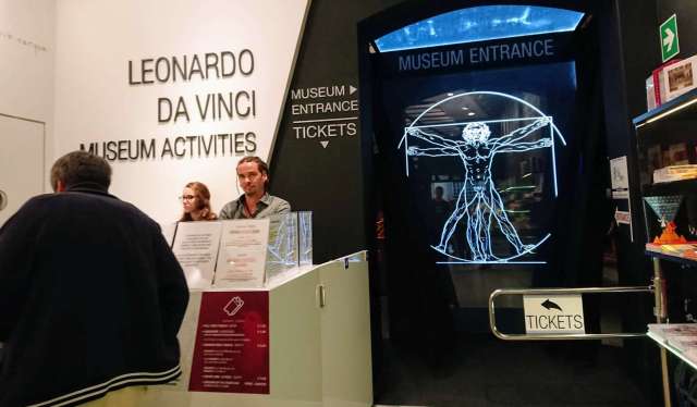 DSCPDC_0001_BURST20181018181439633_COVER